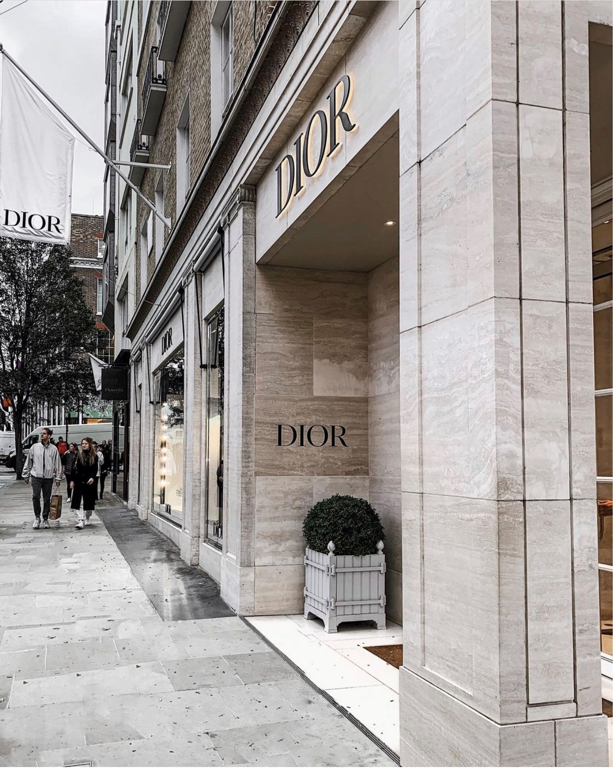 Dior exterior