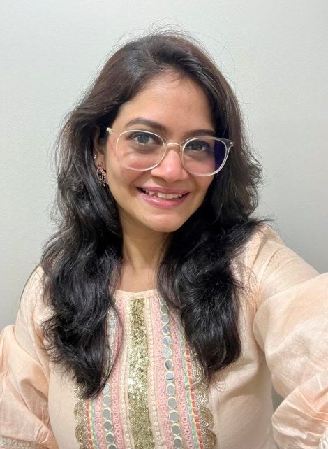 woman, long dark hair, glasses, light-colored blouse, selfie shot