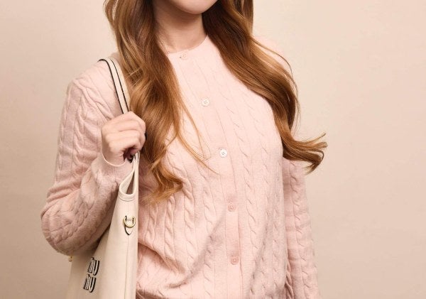 woman, twenties, while sweater, white handbag