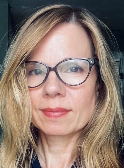 Selfie of a woman with glasses