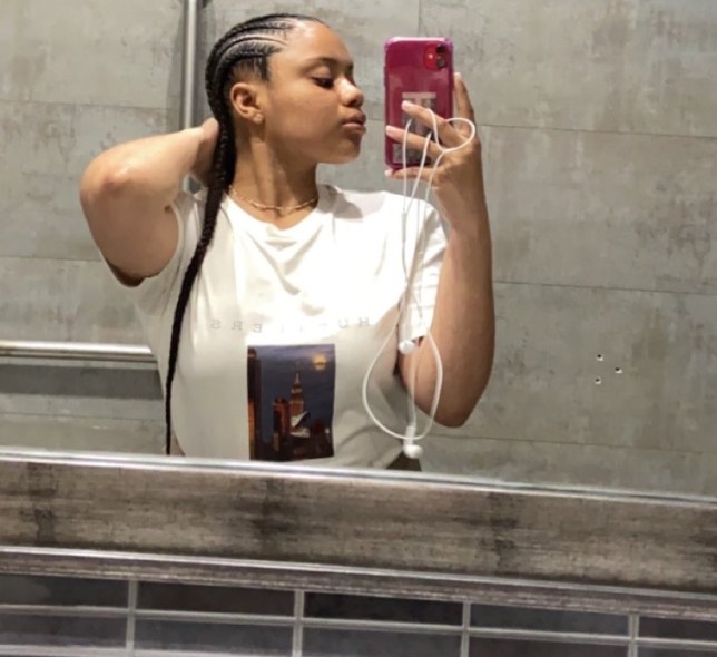 Aniyah mirror selfie