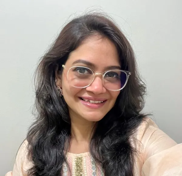 woman, long dark hair, glasses, light-colored blouse, selfie shot