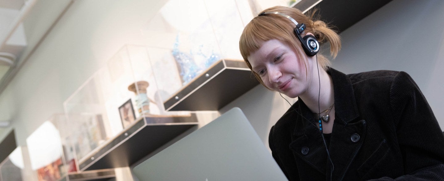 student on laptop in Fifth Ave lounge